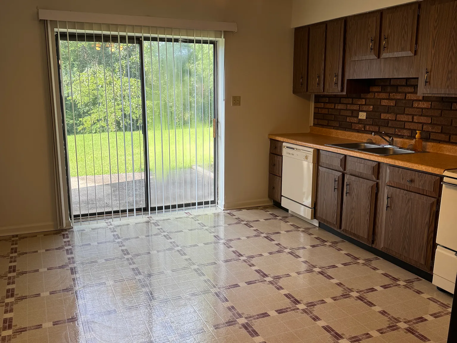 2 bed, 950 sqft, $800 — Photo 4