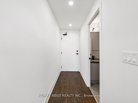 3rd image of 2489 Taunton Rd #716