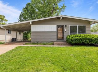 400 Saint Lawrence Dr, Ballwin, MO 63021