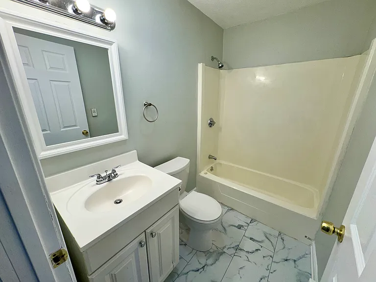 20 Huss Ct #404 — Photo 6
