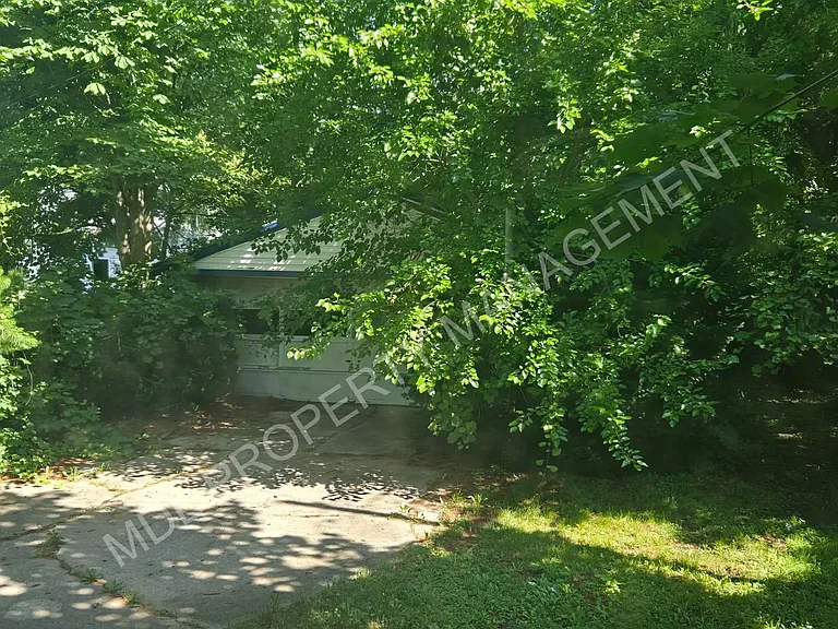 1814 Congress Ave — Photo 11