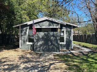 406 E Baxter St, Seguin, TX 78155
