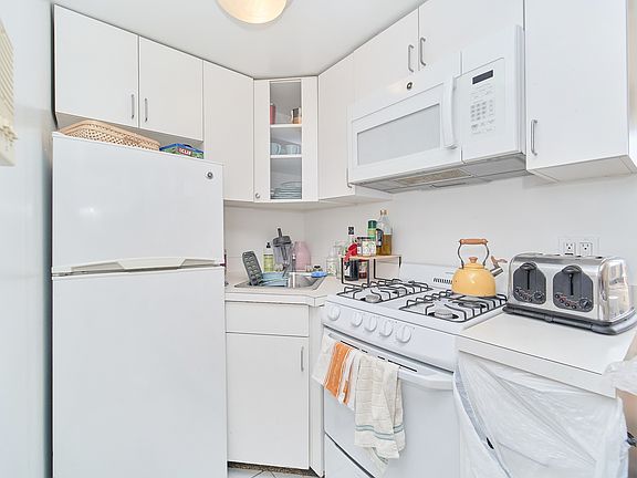 3rd image of 850 Amsterdam Ave APT 3B