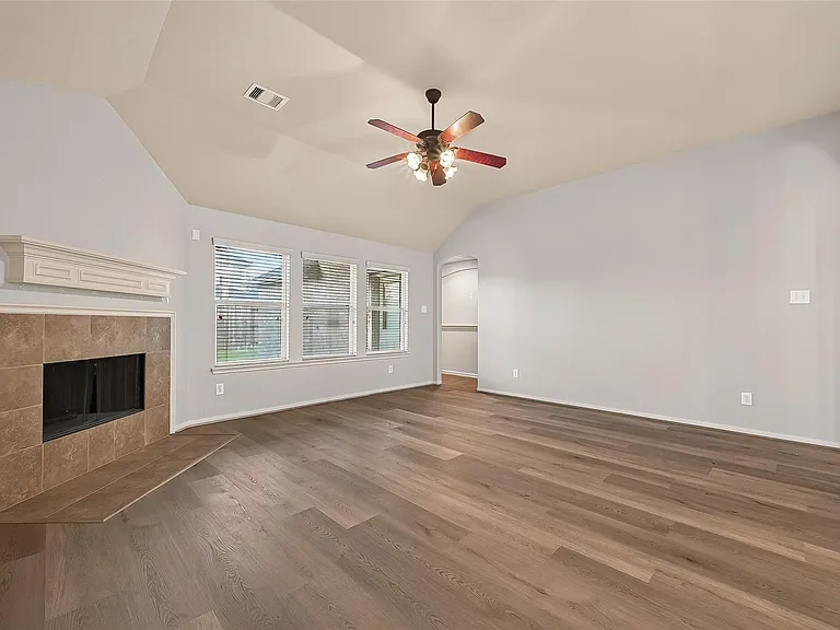 28207 Chalet Park Dr — Photo 12