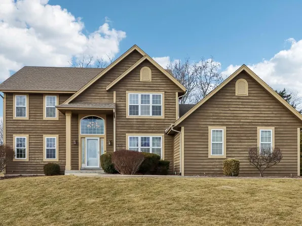 W157N7437 Stonewood CIRCLE, Menomonee Falls, WI 53051