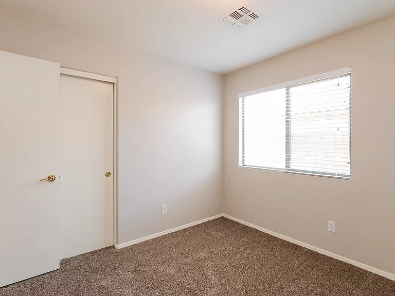 6426 W Watkins St — Photo 12
