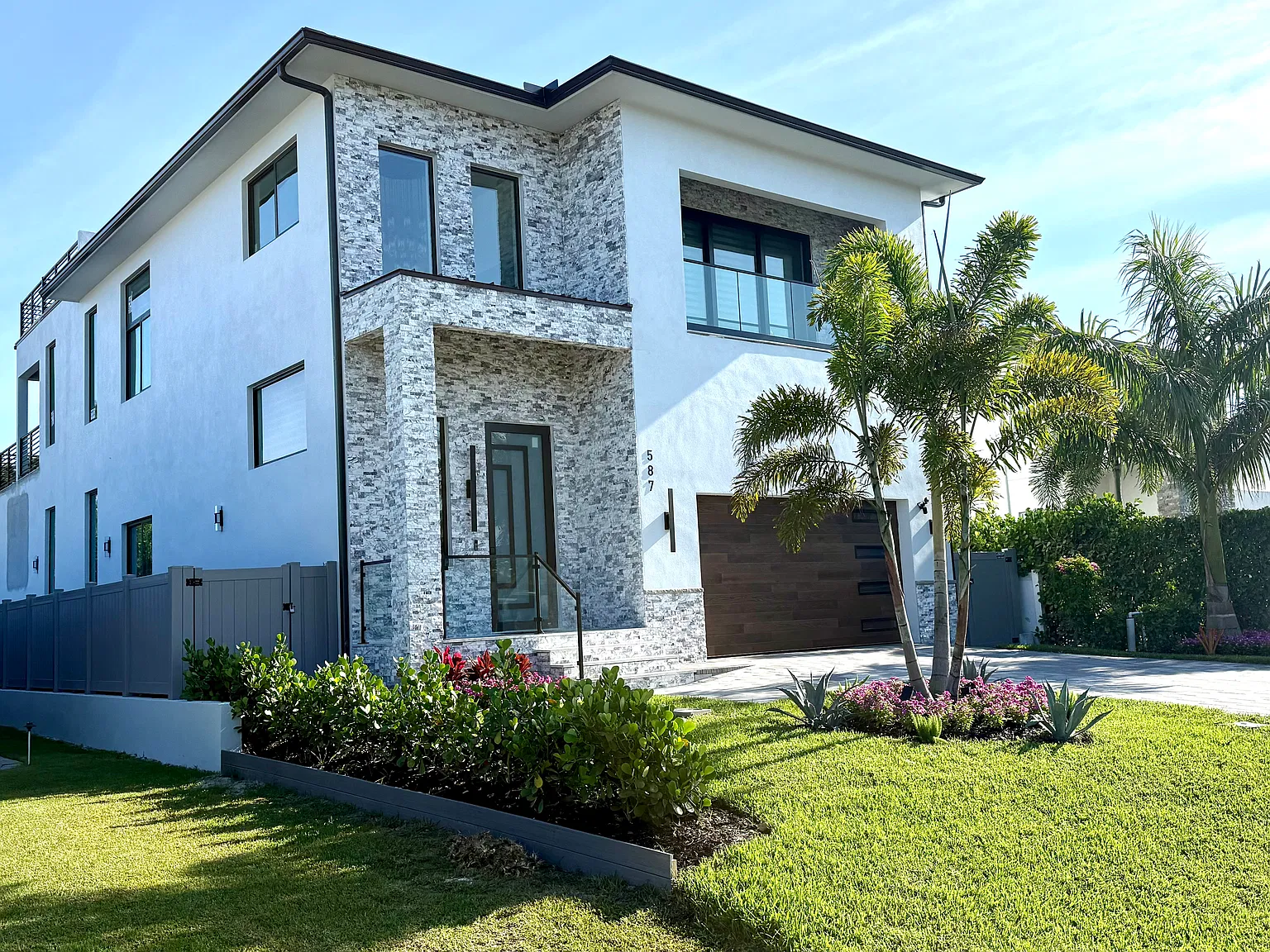 4 bed, 4.5 bath, 4300 sqft, $49,995 — Photo 1
