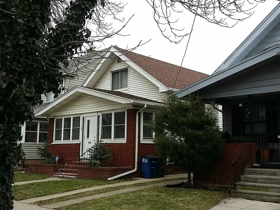 323 E Pearl St