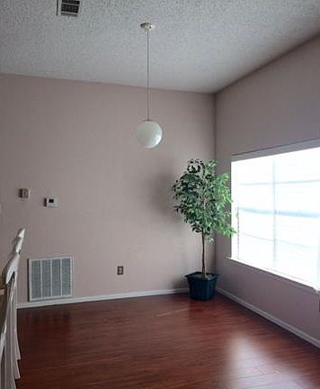 4th image of 244 Southwood Dr