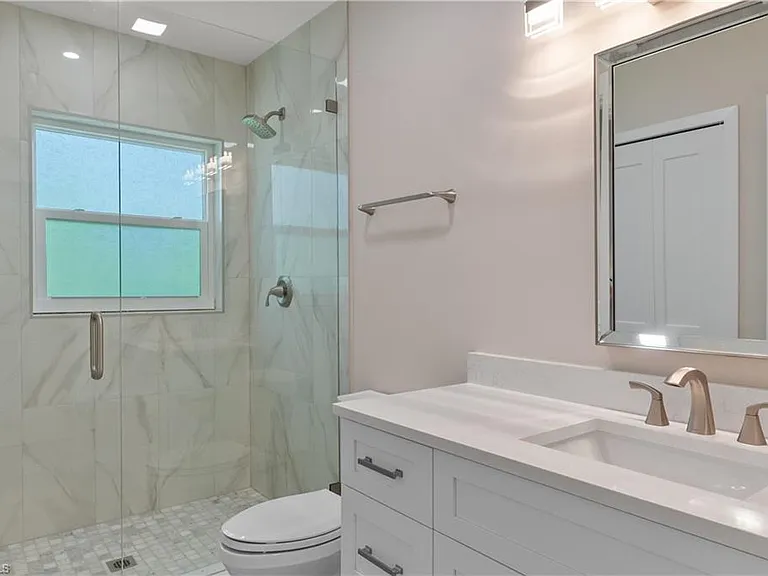 2685 Van Buren Ave — Photo 11