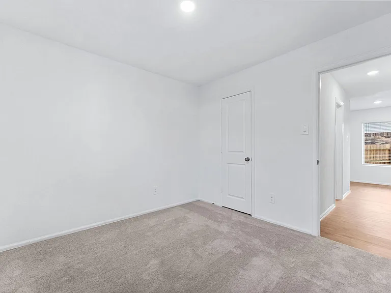 318 Harbor Bend Ct — Photo 12