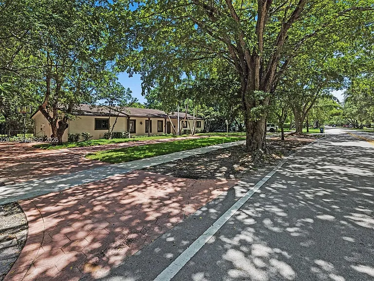 15221 SW 82nd Ave — Photo 2