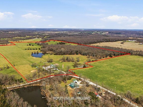 3rd image of 122 Westwind Road