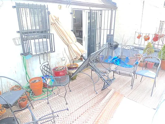 Rented by City Stop Realty | media 8