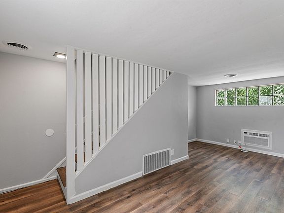 4th image of 5745 Murdoch Ave