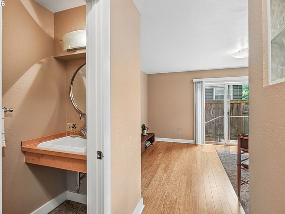4th image of 4934 NE 32nd Pl