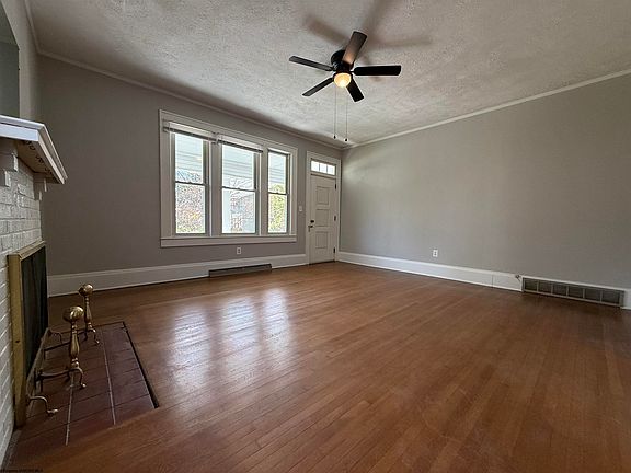 3rd image of 310 Spring Ave