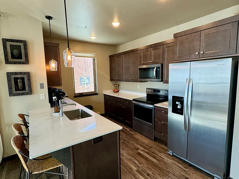 320 Fox Springs Cir #201 — Photo 2