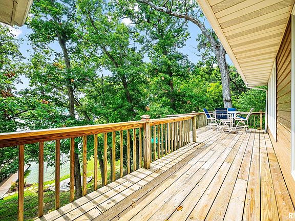 4th image of 253 Bur Oak Ct