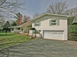 1021 Forestview Dr, Mahomet, IL