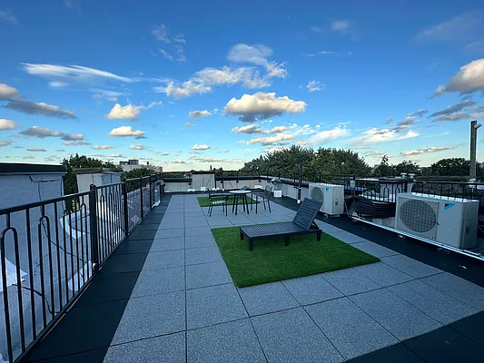 Rented by Space Link Realty | media 16