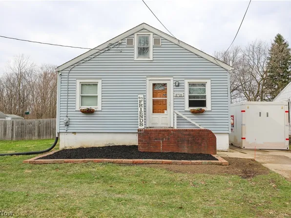 2721 Meadow Dr, Akron, OH 44312