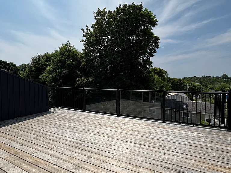 195 Queen St #1 — Photo 3