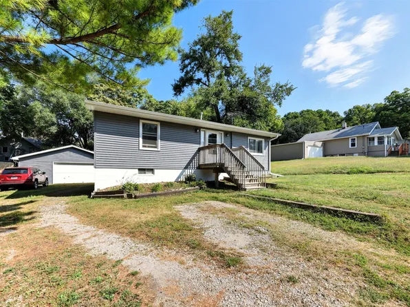 1115 Rittenhouse St, Des Moines, IA 50315