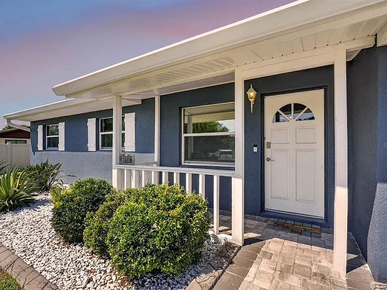 1330 S Shore Dr — Photo 2