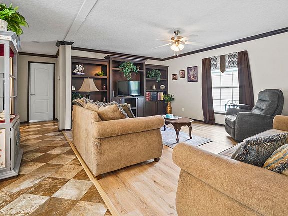5th image of 7529 Aubrey Ln.