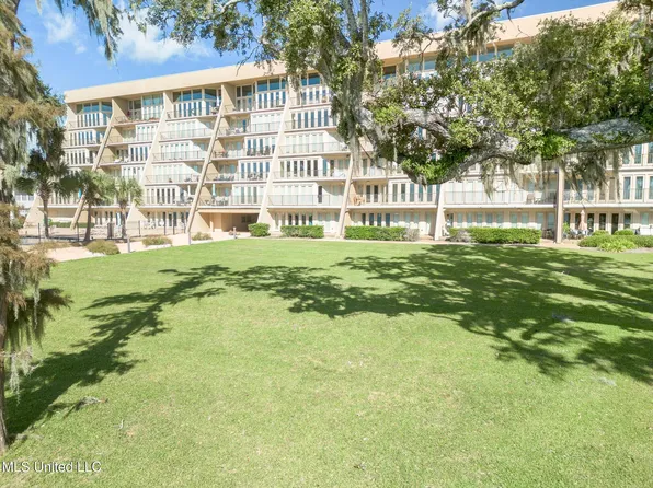 520 Beach Blvd APT 205, Biloxi, MS 39530