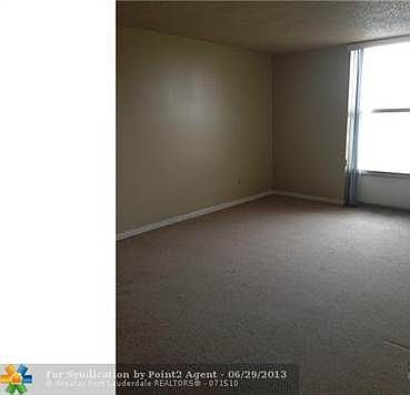 5th image of 2075 NE 164th St APT 303