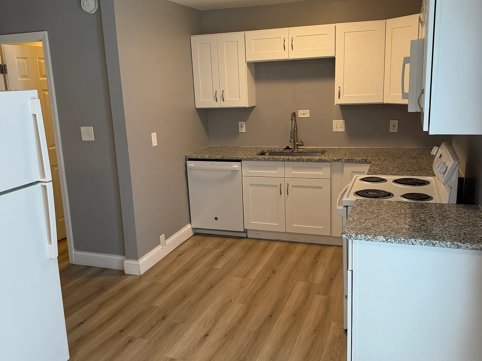 3 bed, 1.5 bath, 1045 sqft, $1,575 — Photo 3