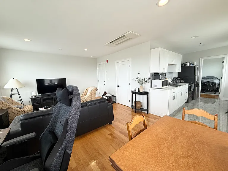 325 Newport Ave #41 — Photo 3