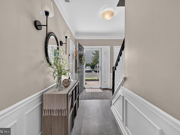 3rd image of 14 Bayberry Ln