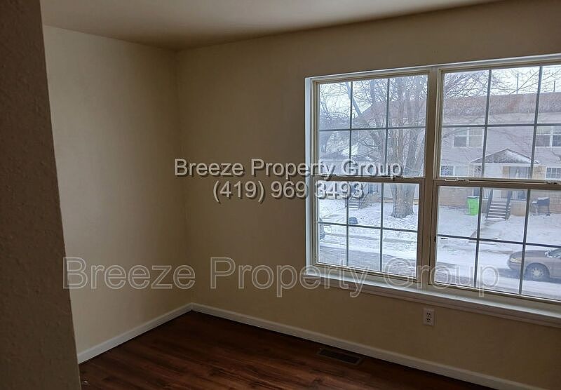 1st image of 527 Nova St
