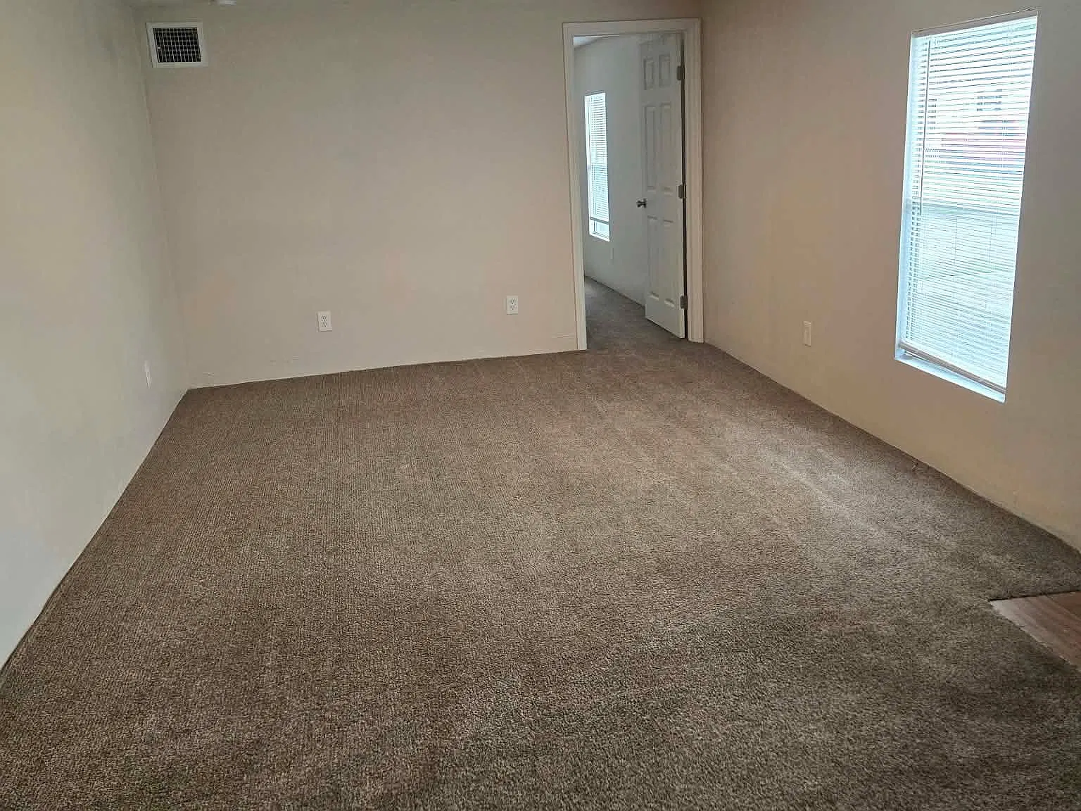 3 bed, $1,600 — Photo 4