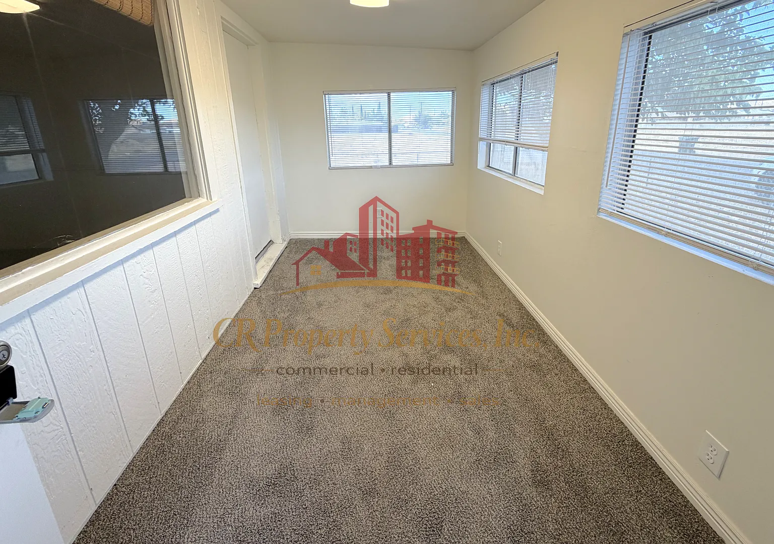 Charming 2 Bedroom Home with Sunroom, Fenced Yard & Storage Shed — Photo 3