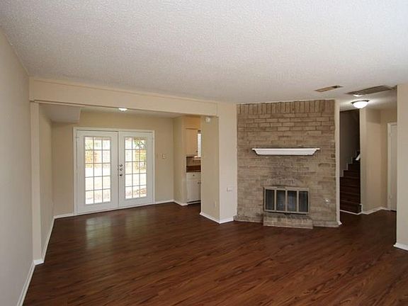 3rd image of 209 Heartwood Dr
