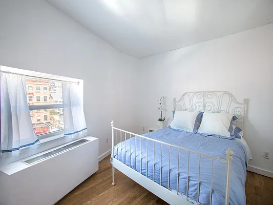 Sold by Sotheby's International Realty | media 6