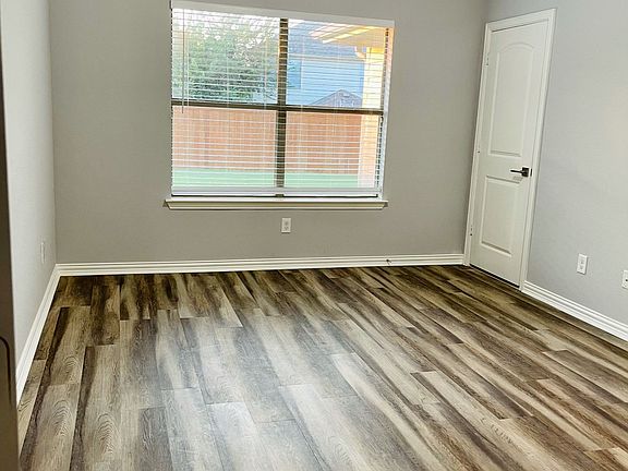 4th image of 1712 Lake Wood Trl