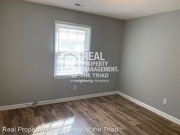 5th image of 1722 Spry St