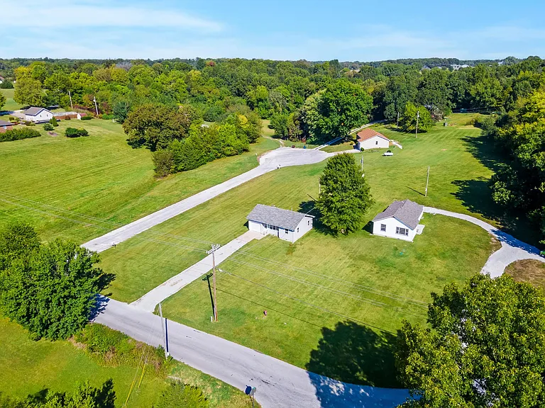 1415 W Inman Rd — Photo 25