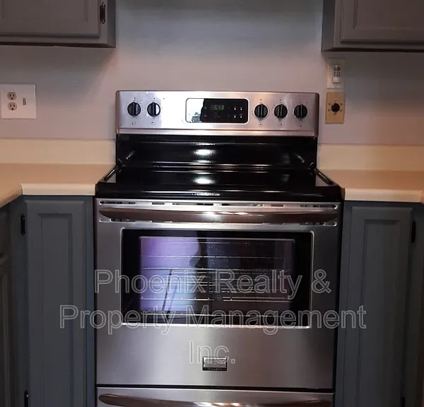 919 Clover Cir — Photo 7