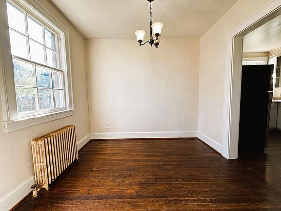 4th image of 902 Whitney Ave NW