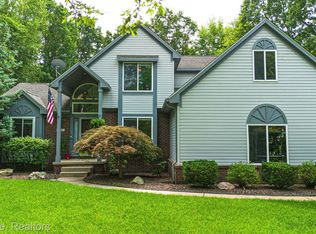 2201 York Ct, Oxford, MI 48371