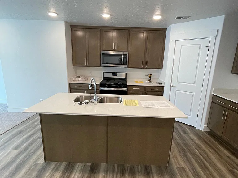 1122 N 1920 W — Photo 4