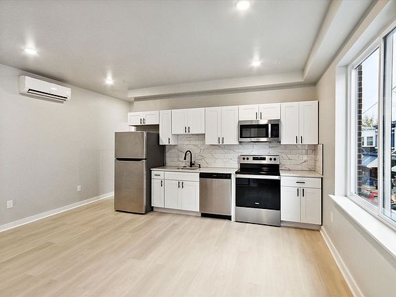 4th image of 316 S 52nd St #4