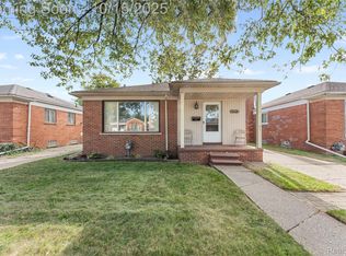 1563 Russell Ave, Lincoln Park, MI 48146