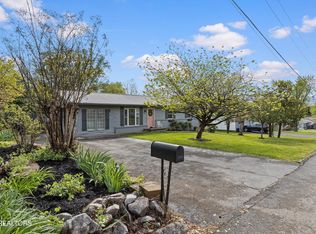 1204 Cedarwood Ln, Maryville, TN 37803